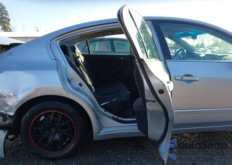 2010 Nissan Altima 2.5 S z USA, uszkodzony, nr VIN 1N4AL2AP1AN500584